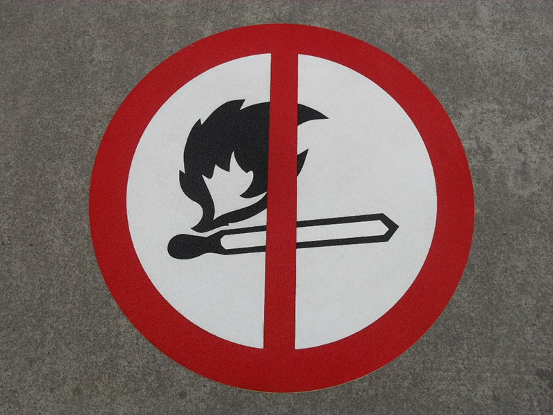 防滑警示地贴-圆形禁止烟火
